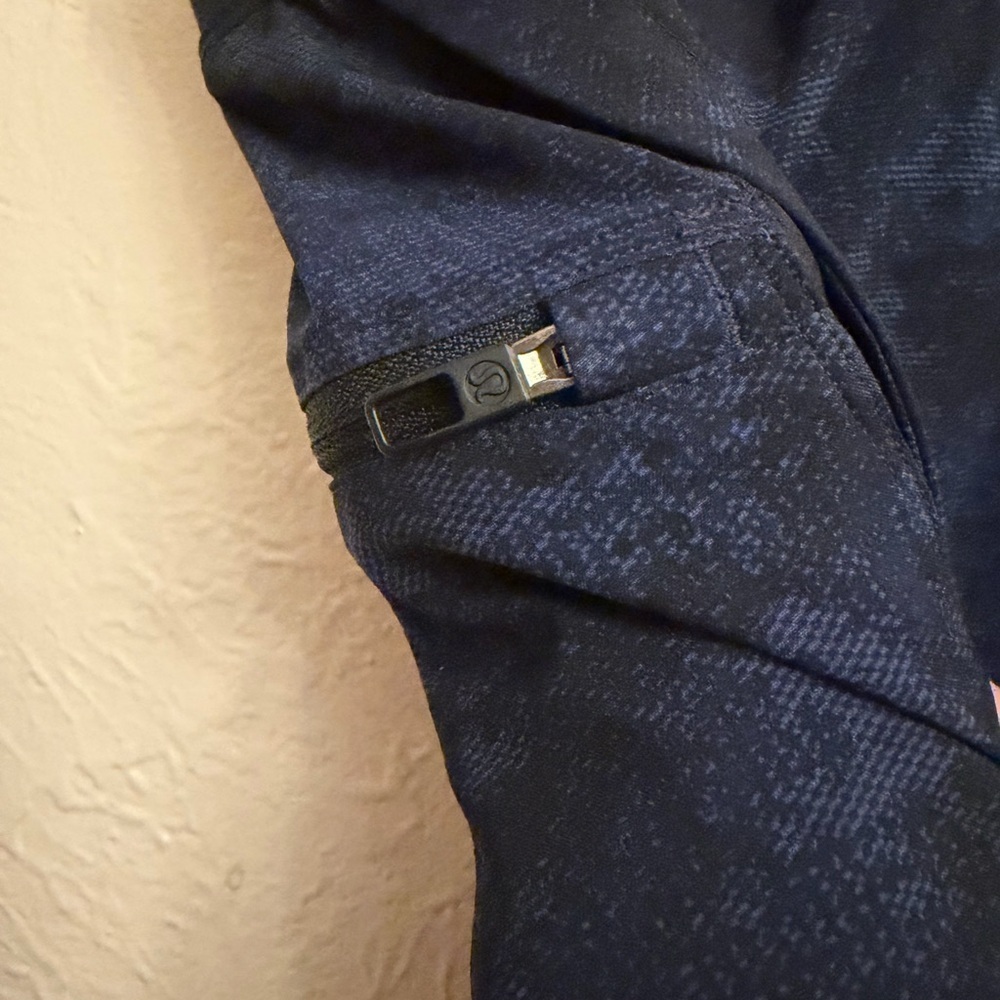 Lululemon Athletica Men's Shorts - Picture 8 of 10